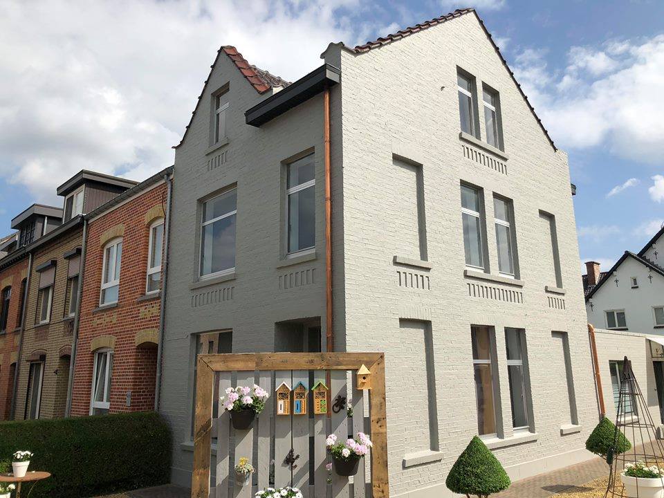 Karaktervolle woning na buitenschilderwerken door Leki Decor